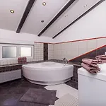 Einzigartiges Penthouse Mit Herrlichem Meerblick, Hundefreundlich, Privatparkplatz דירה