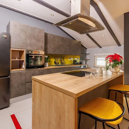 Einzigartiges Penthouse Mit Herrlichem Meerblick, Hundefreundlich, Privatparkplatz * Crikvenica