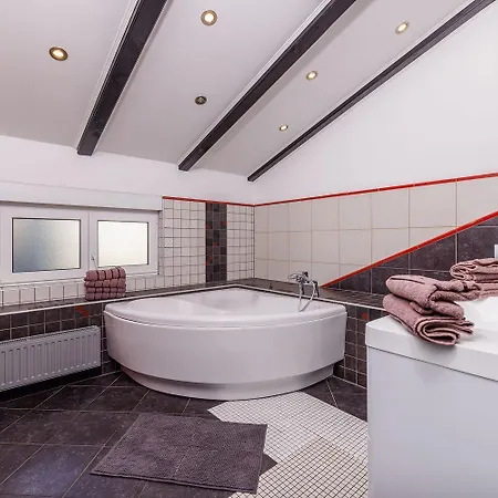 Einzigartiges Penthouse Mit Herrlichem Meerblick, Hundefreundlich, Privatparkplatz Apartamento